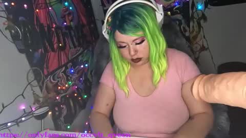 Snapshot of occvlt_qveen chatting on January 7, 5:33 am occvlt qveen online show from January 7, 5:33 am