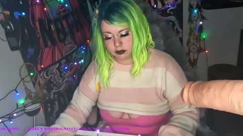 Snapshot of occvlt_qveen chatting on January 18, 12:24 am occvlt qveen online show from January 18, 12:24 am