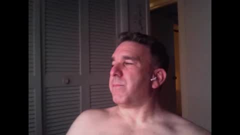 Snapshot of oceanmanx chatting on April 4, 4:33 am Ocean online show from April 4, 4:33 am