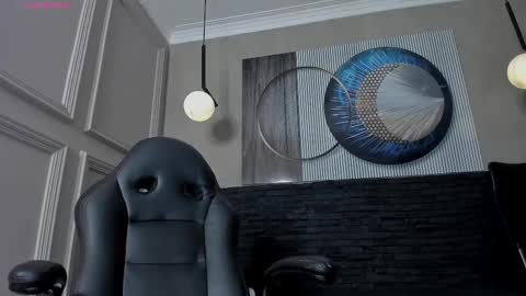 independent model online show from February 25, 6:53 pm