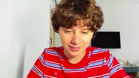 Snapshot of octopussy69x chatting on March 10, 6:18 am Evie online show from March 10, 6:18 am