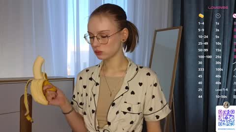 Snapshot of odeliabrownell chatting on February 4, 4:15 am Agata online show from February 4, 4:15 am