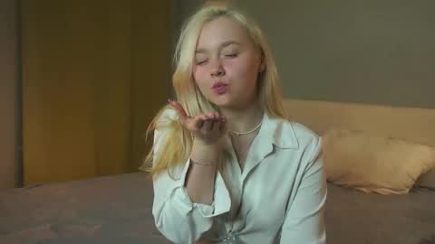 Snapshot of odelynbrower chatting on November 24, 7:24 pm Alice online show from November 24, 7:24 pm