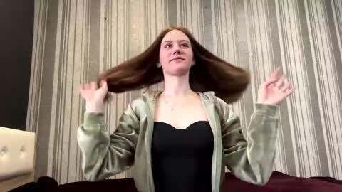 Snapshot of odetteattinger chatting on March 25, 4:07 am Mia online show from March 25, 4:07 am