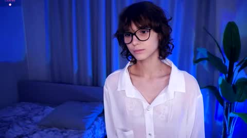 Thea online show from October 4, 7:01 pm