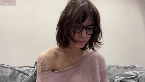 Snapshot of odettehatt chatting on February 23, 4:32 am Thea online show from February 23, 4:32 am