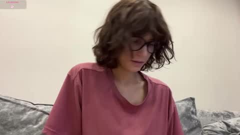 Snapshot of odettehatt chatting on February 26, 4:33 am Thea online show from February 26, 4:33 am