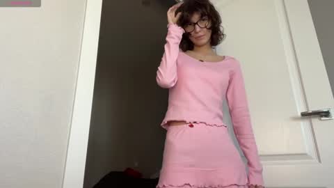 Snapshot of odettehatt chatting on March 6, 4:42 am Thea online show from March 6, 4:42 am