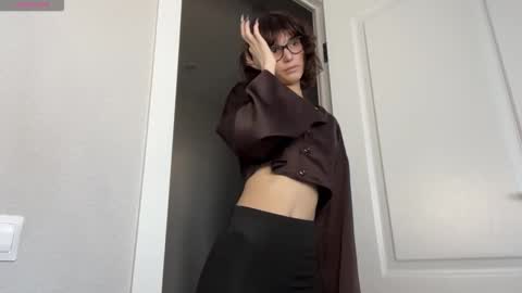 Snapshot of odettehatt chatting on March 8, 4:27 am Thea online show from March 8, 4:27 am