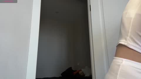 Snapshot of odettehatt chatting on March 12, 4:29 am Thea online show from March 12, 4:29 am