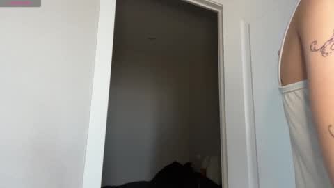 Snapshot of odettehatt chatting on March 15, 4:29 am Thea online show from March 15, 4:29 am