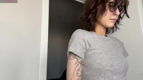 Snapshot of odettehatt chatting on March 16, 4:29 am Thea online show from March 16, 4:29 am