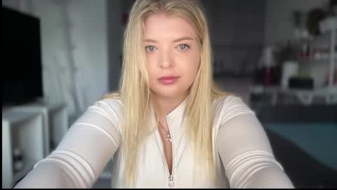 Snapshot of odriolsen chatting on April 14, 10:43 am Odri online show from April 14, 10:43 am