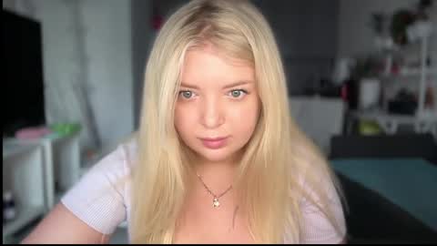 Snapshot of odriolsen chatting on April 25, 11:13 am Odri online show from April 25, 11:13 am