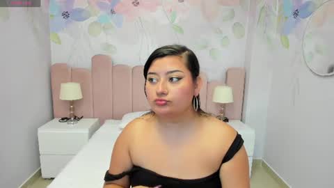 Mia online show from June 10, 11:31 am