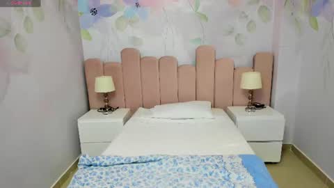 Mia online show from June 14, 10:28 am