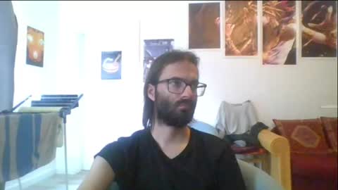 Snapshot of oeffel chatting on August 7, 8:16 am oeffel online show from August 7, 8:16 am