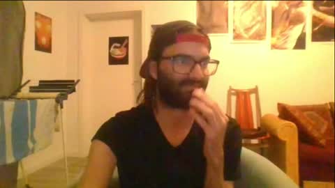 Snapshot of oeffel chatting on August 7, 8:22 pm oeffel online show from August 7, 8:22 pm