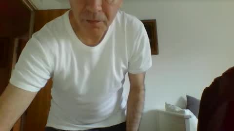 Snapshot of oelmabruk70 chatting on November 24, 9:31 am oelmabruk70 online show from November 24, 9:31 am