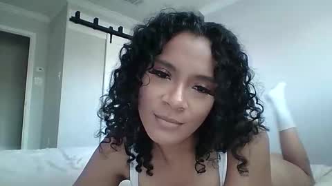 Snapshot of officialchantelxo chatting on February 28, 10:44 pm Chantel online show from February 28, 10:44 pm