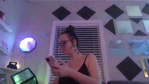 officialstormix online show from April 12, 2:05 am