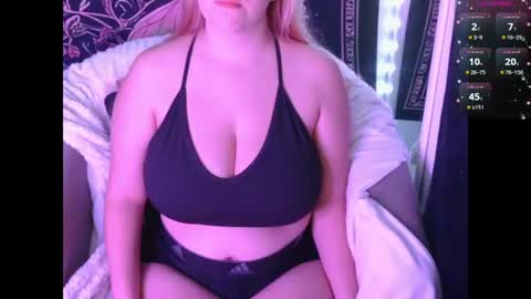 Vee online show from July 27, 6:26 pm