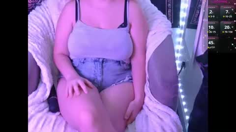 Vee online show from August 4, 5:59 pm