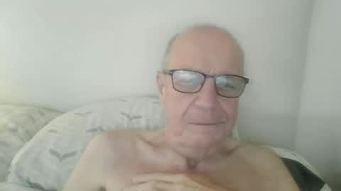 Snapshot of oggi95 chatting on March 17, 8:28 am oggi95 online show from March 17, 8:28 am