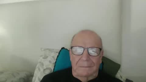 Snapshot of oggi95 chatting on March 18, 4:32 pm oggi95 online show from March 18, 4:32 pm