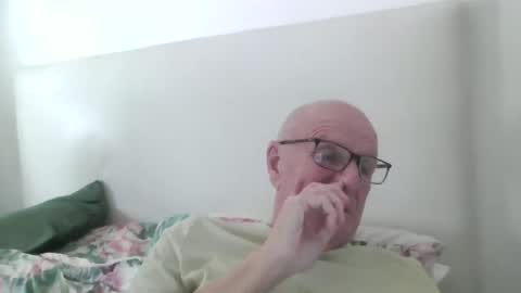 Snapshot of oggi95 chatting on May 28, 2:14 pm oggi95 online show from May 28, 2:14 pm