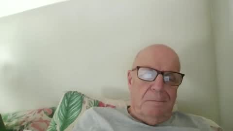 Snapshot of oggi95 chatting on June 1, 2:30 pm oggi95 online show from June 1, 2:30 pm