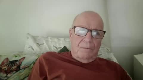 Snapshot of oggi95 chatting on June 10, 12:37 pm oggi95 online show from June 10, 12:37 pm