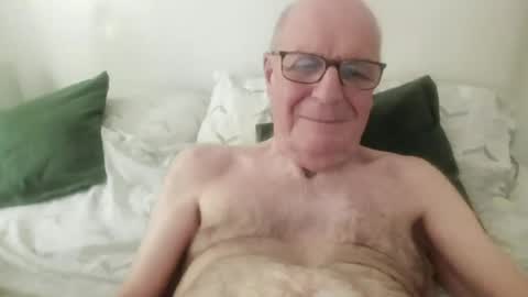 Snapshot of oggi95 chatting on June 14, 11:01 am oggi95 online show from June 14, 11:01 am
