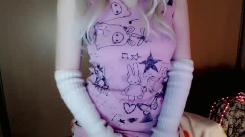 Snapshot of oh_pichuu chatting on April 25, 5:54 pm Milly online show from April 25, 5:54 pm