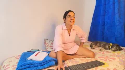 Snapshot of oh_tique chatting on October 19, 6:41 pm LU online show from October 19, 6:41 pm