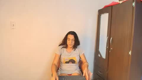 Snapshot of oh_tique chatting on October 22, 7:02 pm LU online show from October 22, 7:02 pm