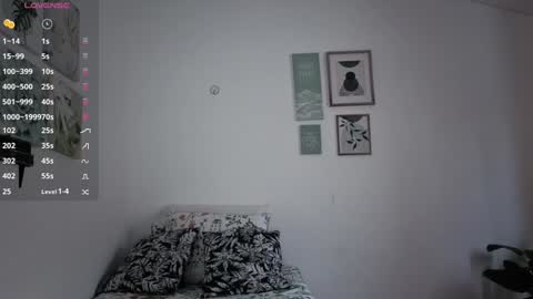 ohanna_ online show from October 27, 10:25 pm