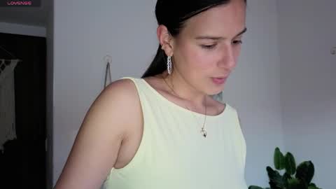 ohanna_ online show from May 6, 10:26 pm