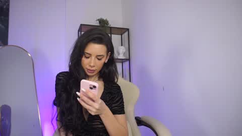 Snapshot of ohh_my_venus chatting on December 4, 6:22 am Julia online show from December 4, 6:22 am