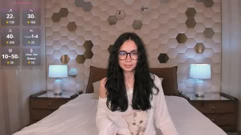 Snapshot of ohminnie chatting on June 10, 7:46 pm Maria online show from June 10, 7:46 pm