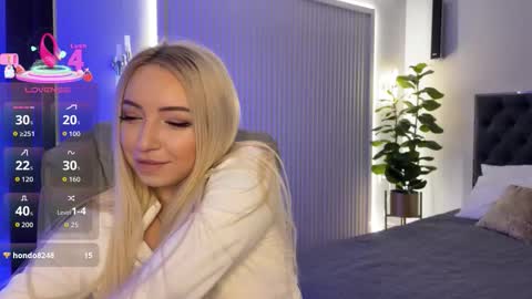 Snapshot of ohmyemma chatting on November 9, 1:26 am Emma online show from November 9, 1:26 am