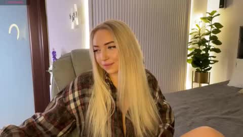 Snapshot of ohmyemma chatting on November 19, 1:16 am Emma online show from November 19, 1:16 am