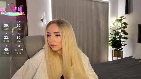 Snapshot of ohmyemma chatting on November 25, 1:16 am Emma online show from November 25, 1:16 am