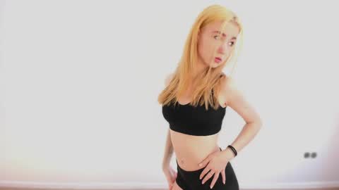 Snapshot of ohpeliadark chatting on March 20, 11:37 am Emi and Ohpi online show from March 20, 11:37 am