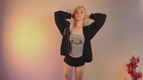 Snapshot of ohpeliadark chatting on March 27, 2:39 pm Emi and Ohpi online show from March 27, 2:39 pm