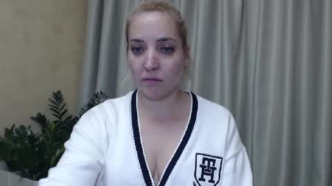 Mari online show from December 1, 7:36 pm