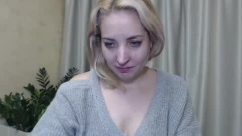 Mari online show from December 3, 6:38 pm
