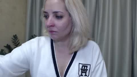 Mari online show from December 7, 5:42 pm