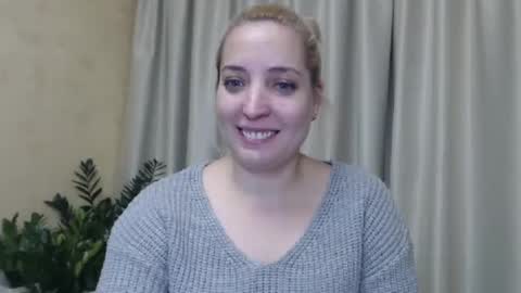 Mari online show from December 12, 7:04 pm