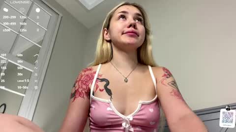 Snapshot of oke_doke chatting on June 2, 4:47 am Henrietta or Rita online show from June 2, 4:47 am